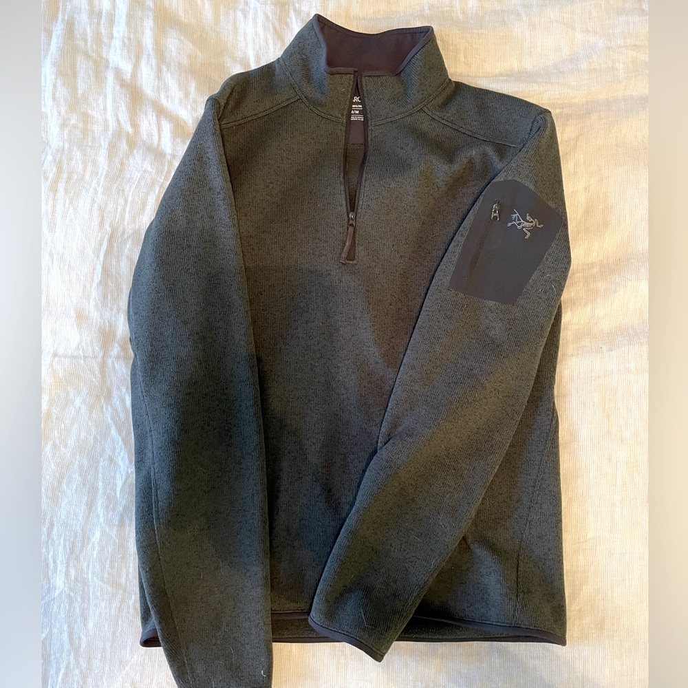 Men’s Medium Arc’Teryx Covert 1/2 zip, Forest Green.